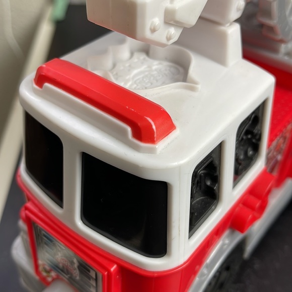 Playdoh fire truck pumper truck EUC - Picture 12 of 12